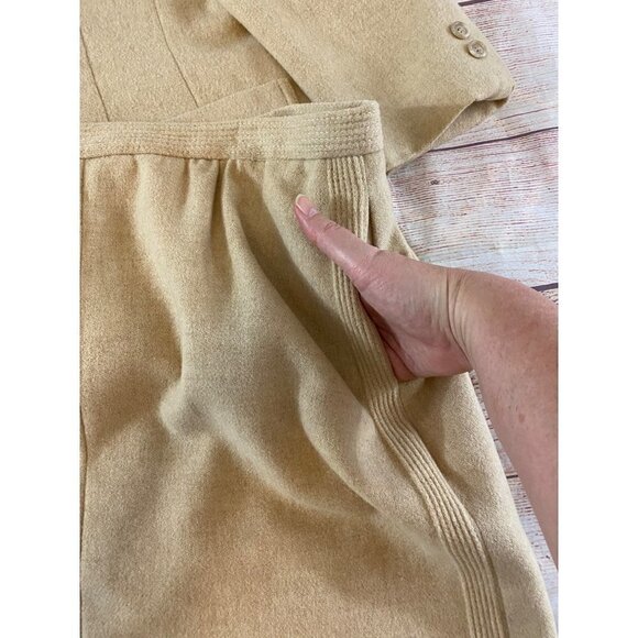 Vintage Dalton Women's Beige Wool Blend Two Piece Suit - 16 - Picture 2 of 14
